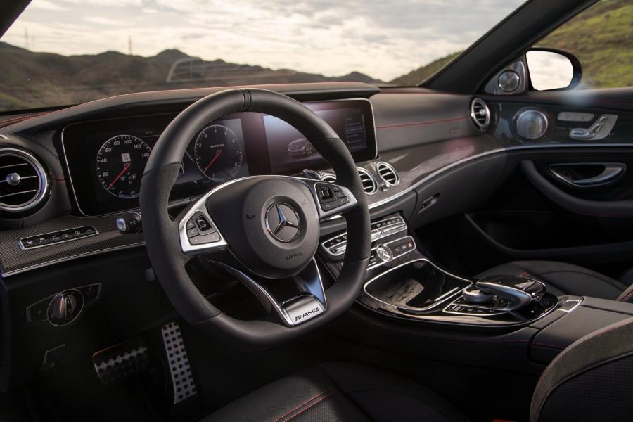 Интерьер Mercedes-AMG E43 4Matic 2016 года  (NA) (фото 24 из 30)